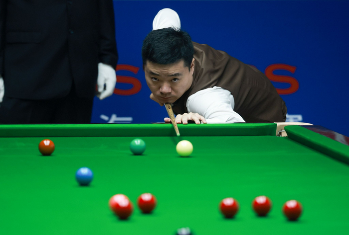 比赛中的英 比赛中的英